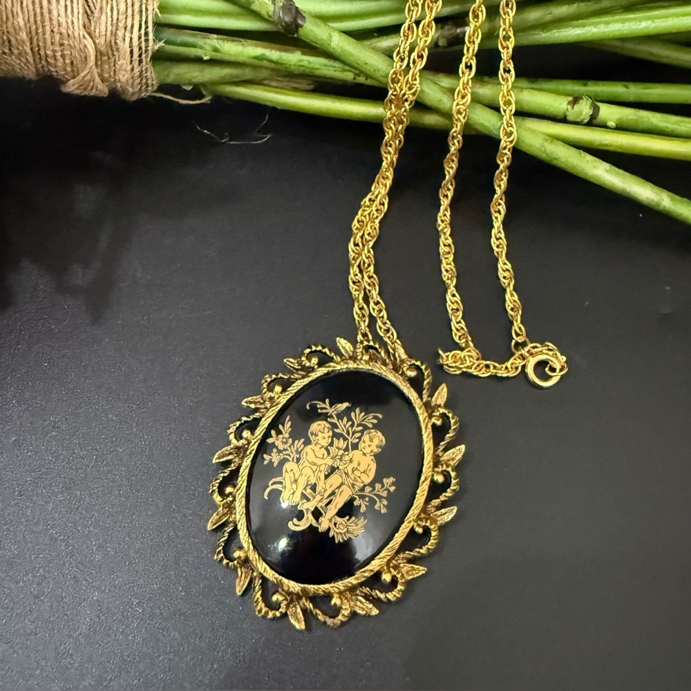 Vintage Unsigned Victorian Revival Cherubs Gemini Zodiac Cameo Pendant Necklace